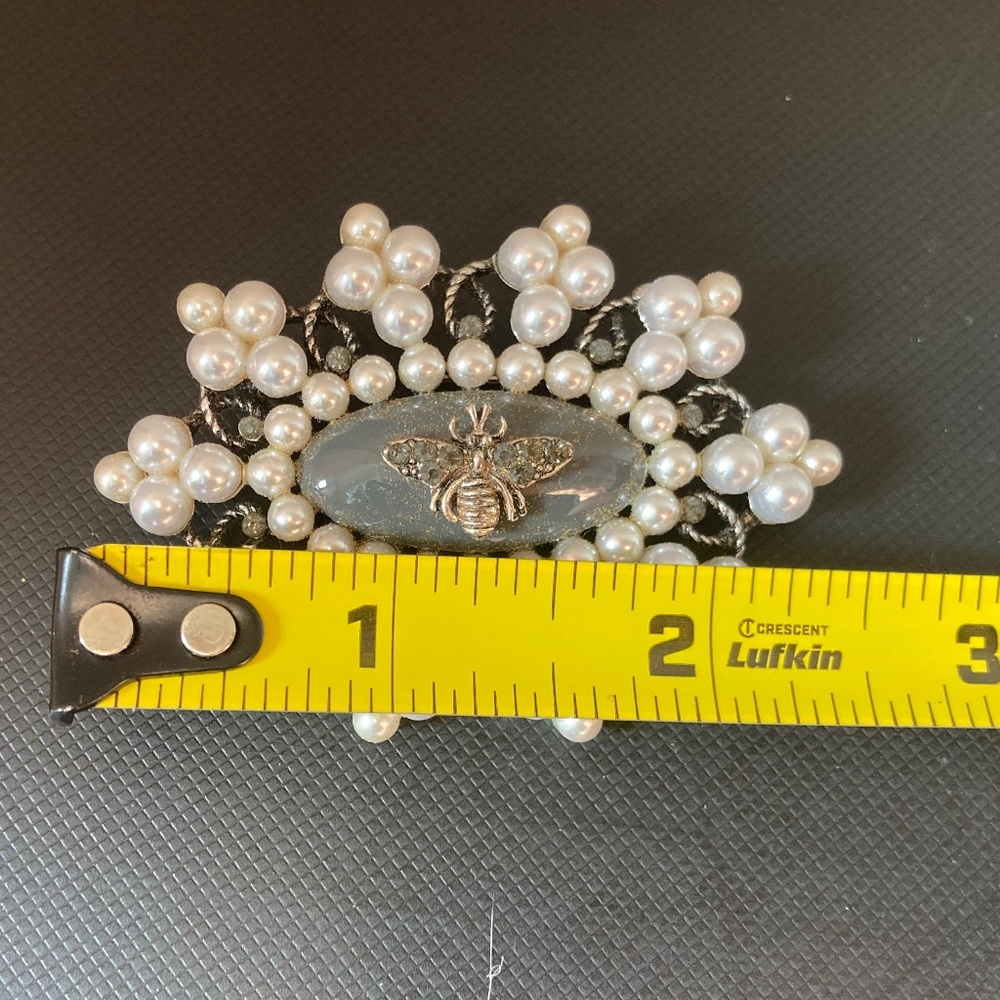 Vintage Inspired Pearl and Rhinestone Bee Brooch - Picture 3 of 4